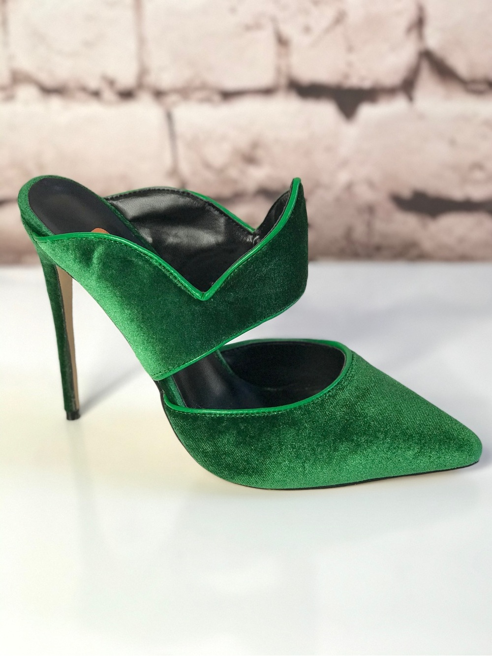 WICKED FJ5 NEW Green Velour Pointed Toe Open Back 5 inch Stiletto Size 7 pumps - Picture 13 of 16
